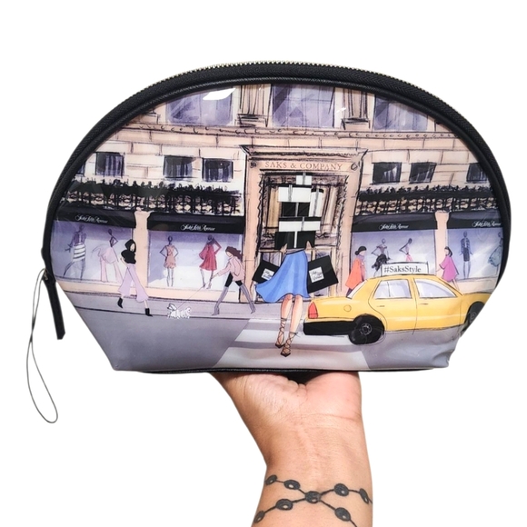 Saks Fifth Ave Cosmetic Bag - Picture 1 of 1